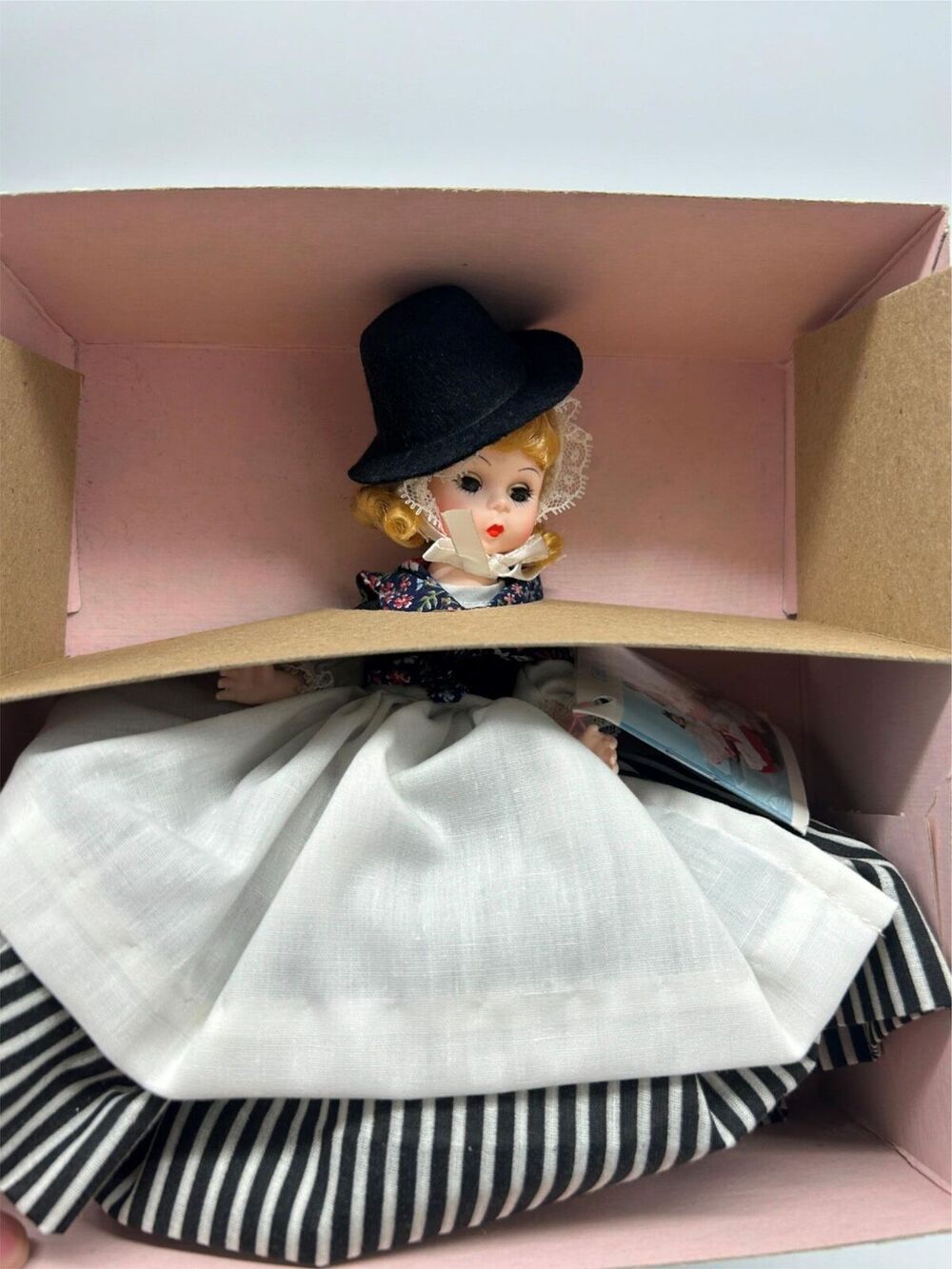 Madame Alexander Dolls - Great Britain 558